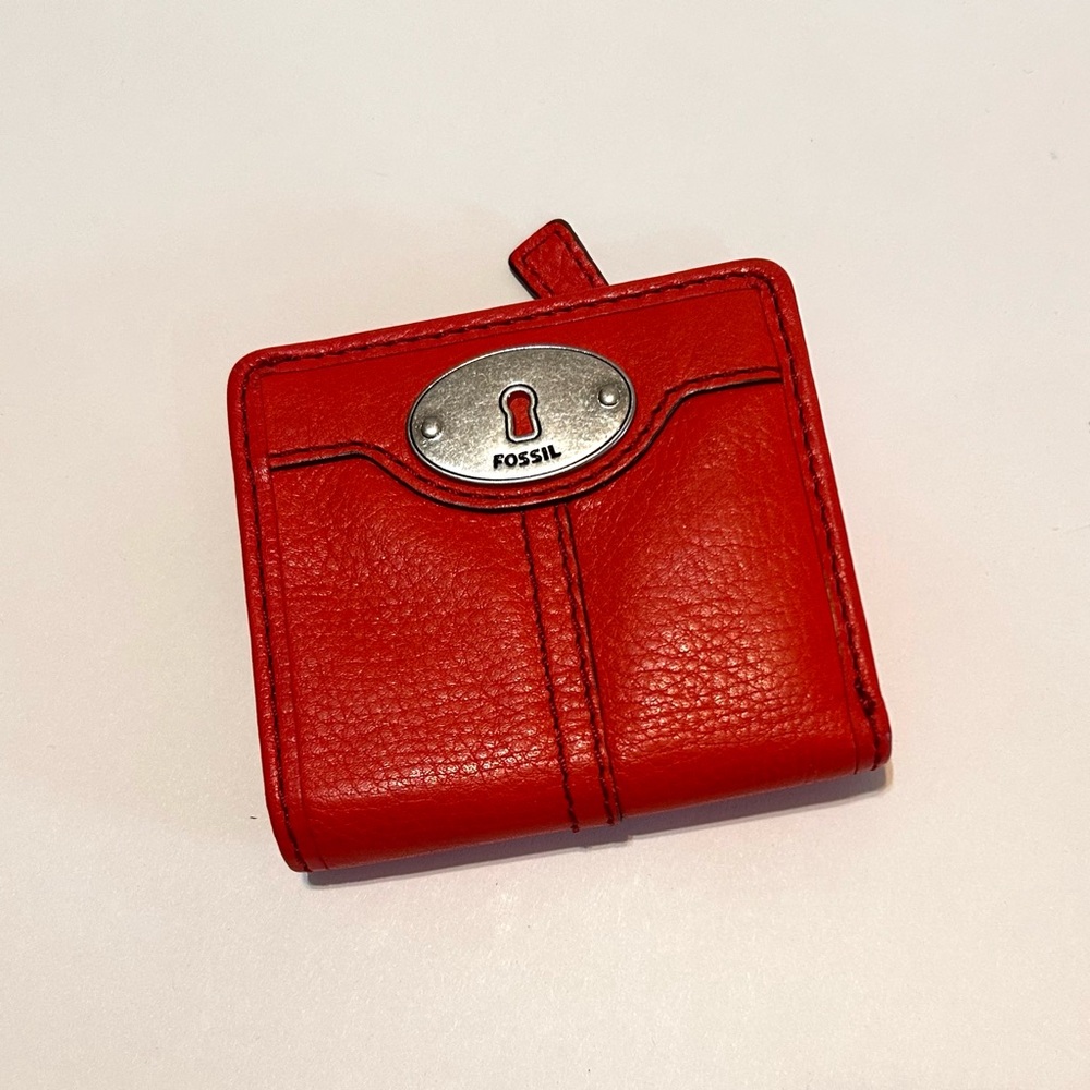 Fossil Vibrant Red/Orange Leather Wallet with Silver Key Hole Detail
